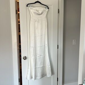 MESHKI WHITE STRAPLESS DRESS